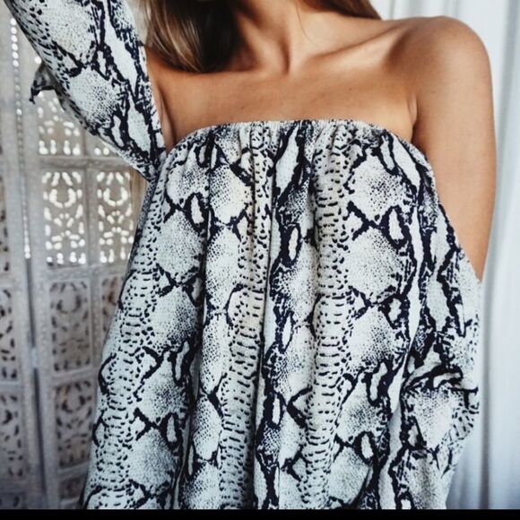 Evenuel/Snake Print Vamp Witchy Flirty Coquette Flowy Off The Shoulder  Blouse - Picture 3 of 8
